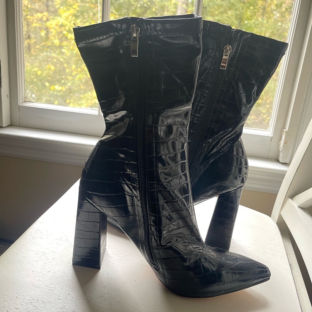 Black Textured Heeled Boots